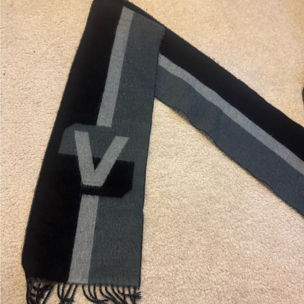 Louis Vuitton Black and Gray Designer Men's Scarf - Picture 1 of 3
